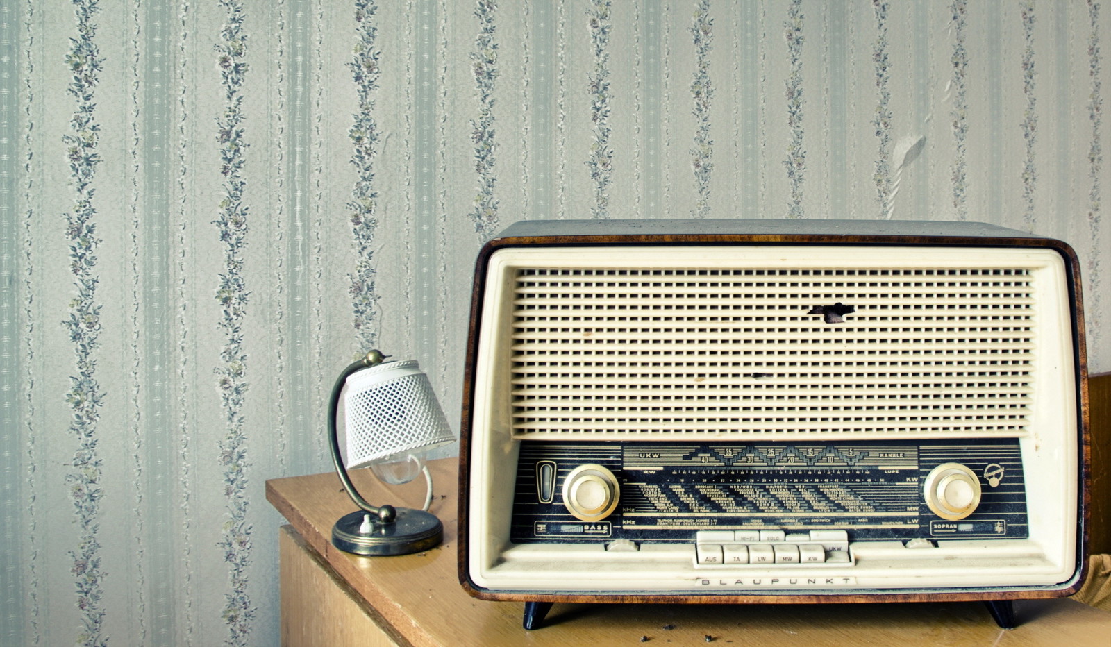 Contexte, radio, destinataire