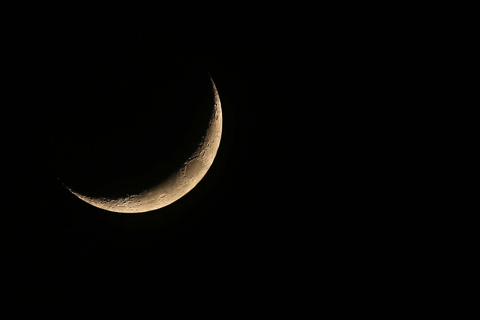 antecedentes, La luna, espacio