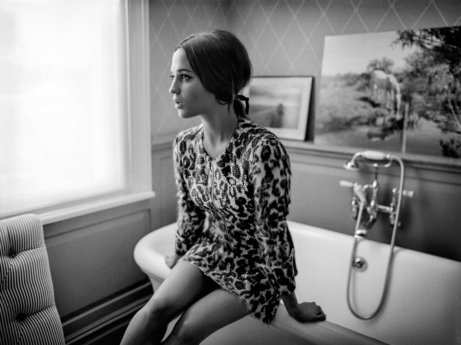 black and white, hairstyle, actress, dress, bath, Alicia Vikander, porter, Tom Craig