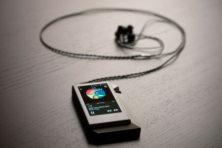 AK-240, Astell & Kern, Spelare