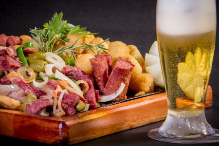 Aperitivo, Cerveja, carne, azeitonas