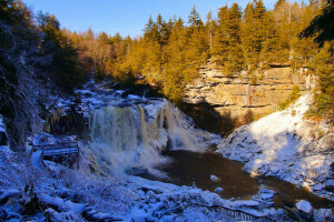 Brücke, Wald, Fluss, Felsen, Schnee, der Himmel, Winter