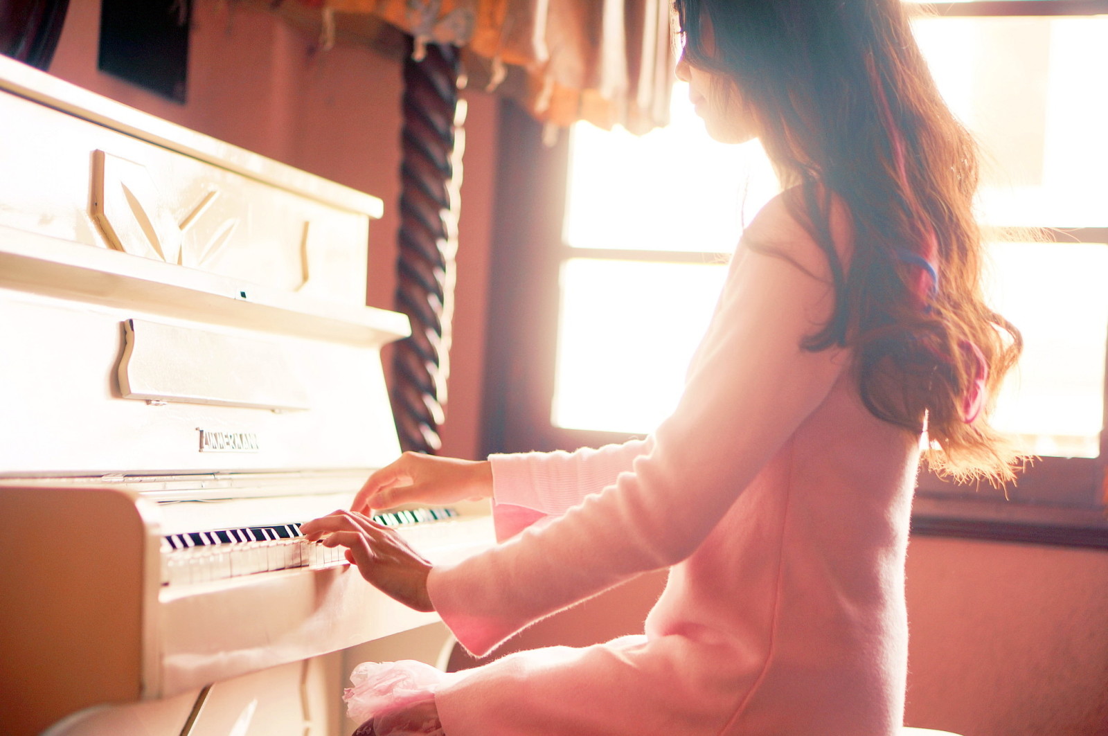 fille, La musique, piano