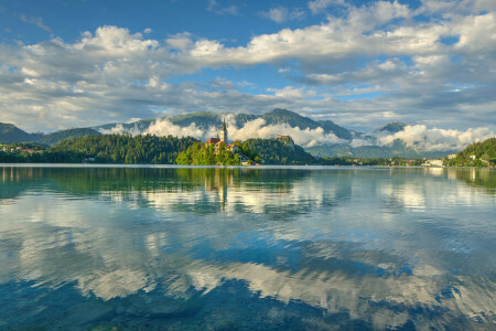 Bled eiland, wolken, Lake bloedde, spiegel, bergen, reflectie, Slovenië, De Julische Alpen