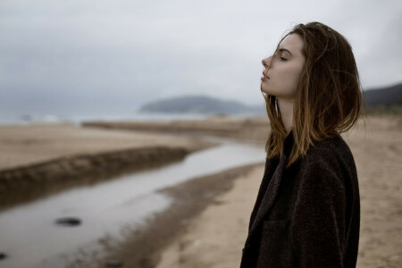 Alexander, kom op, strand, drama, meisje, mijmering