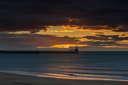 plage, des nuages, Aube, Phare, la nature, transpercer, L'océan