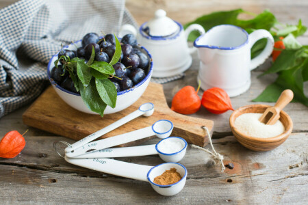 platos, Physalis, ciruela, azúcar