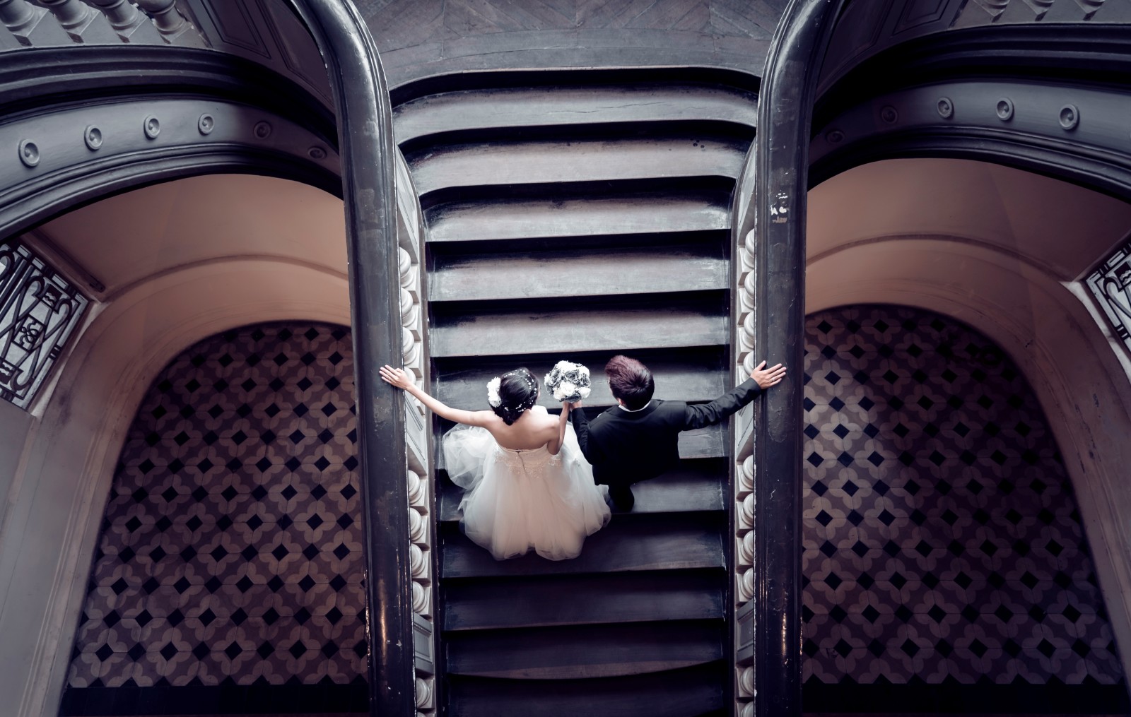 costume, ladder, lovers, dress, hall, the bride, the groom