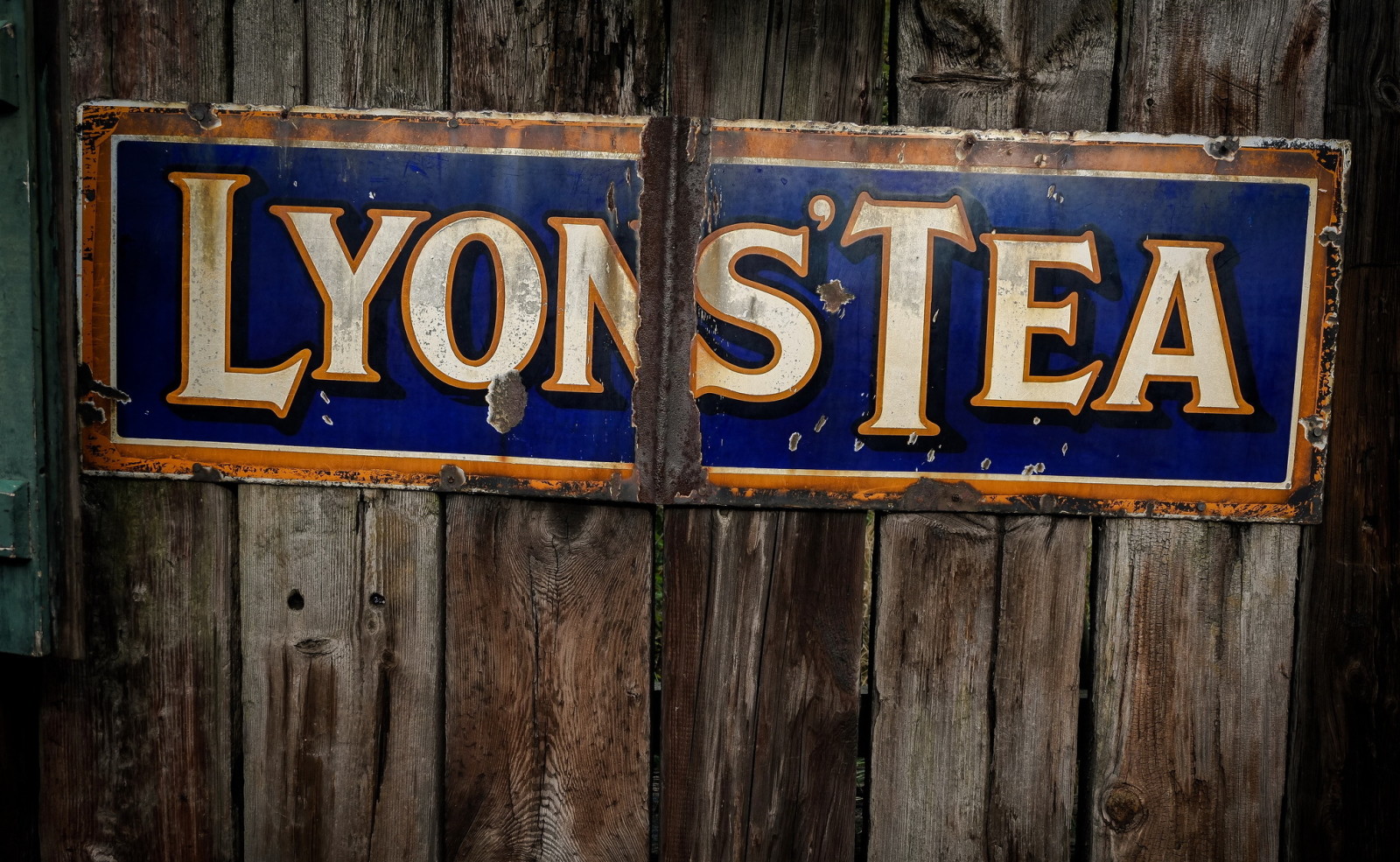 text, street sign, Lyons' Tea