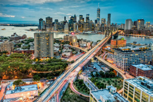 Brooklyn bridge, lampor, Manhattan, New York, staden, USA