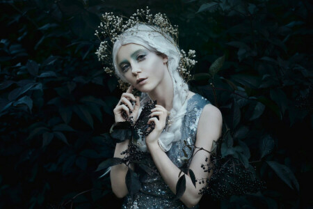 Bella Kotak, berries, makeup