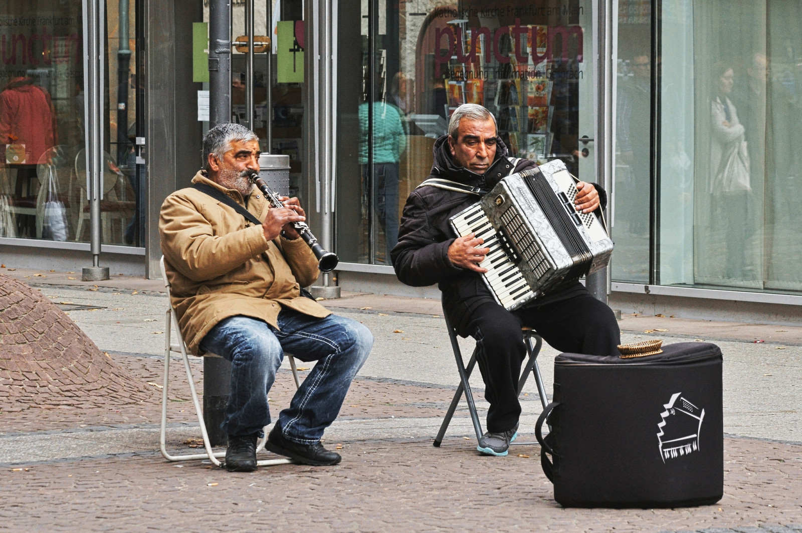 katu, musiikki, ihmiset