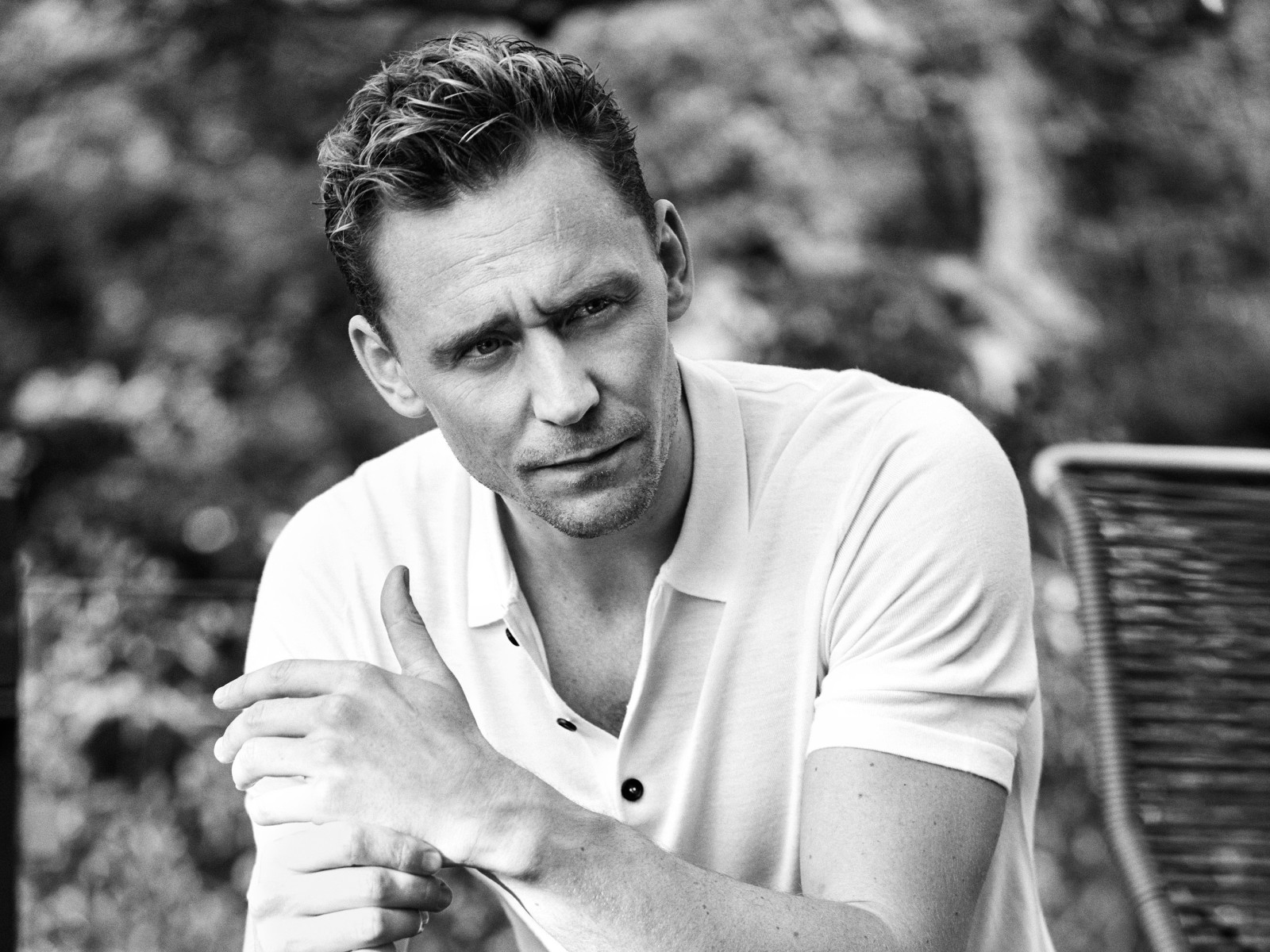 czarny i biały, bokeh, portret, aktor, zdjęcie, podkoszulek, Tom Hiddleston, Eric Ray Davidson