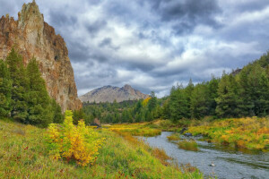 Herbst, Wolken, Gras, Berge, Fluss, die Büsche, der Himmel, Bäume