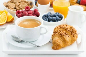 bayas, desayuno, café, cuerno, moras frecas, muesli